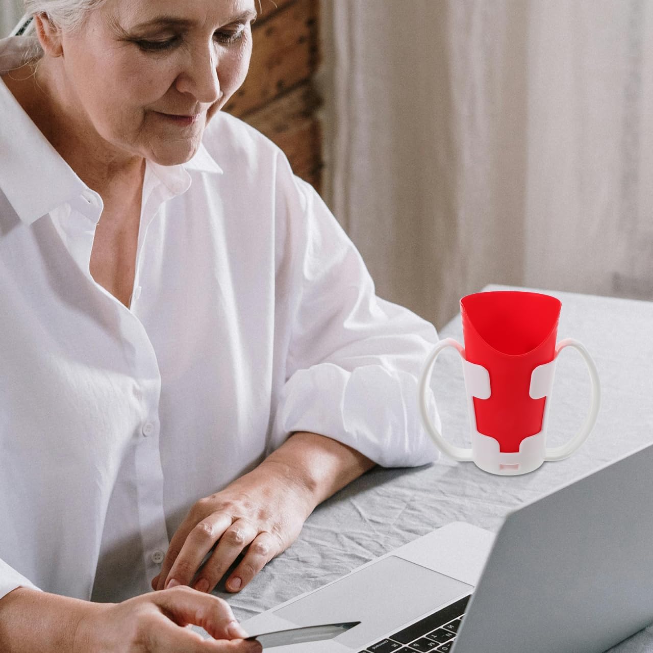 Gobelet à découpe nasale avec poignées — Tasse adaptative pour troubles de la déglutition