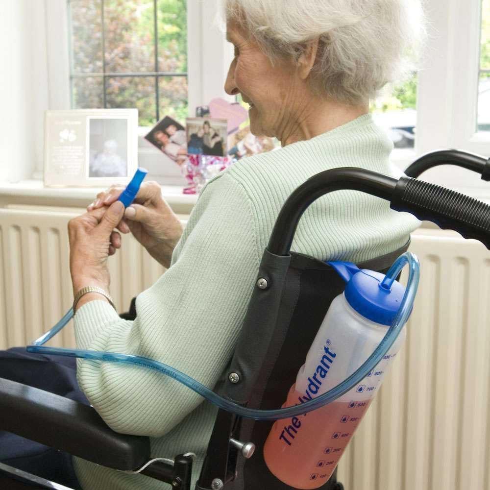 Biberon d&rsquo;hydratation avec tube — Boire sans effort au lit ou au fauteuil